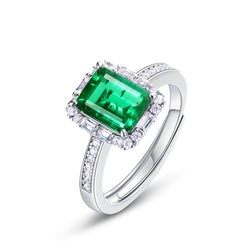 Luxurious Emerald Ring