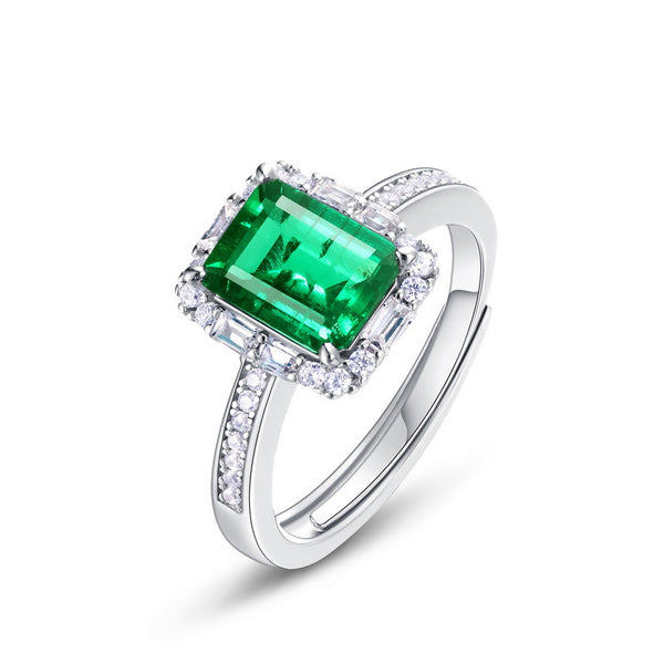 Luxurious Emerald Ring