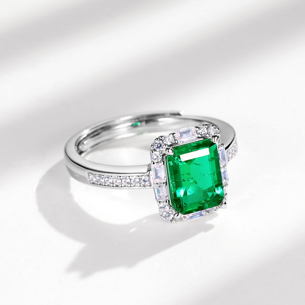 Luxurious Emerald Ring