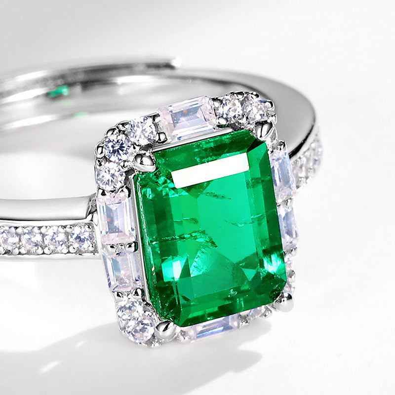 Luxurious Emerald Ring