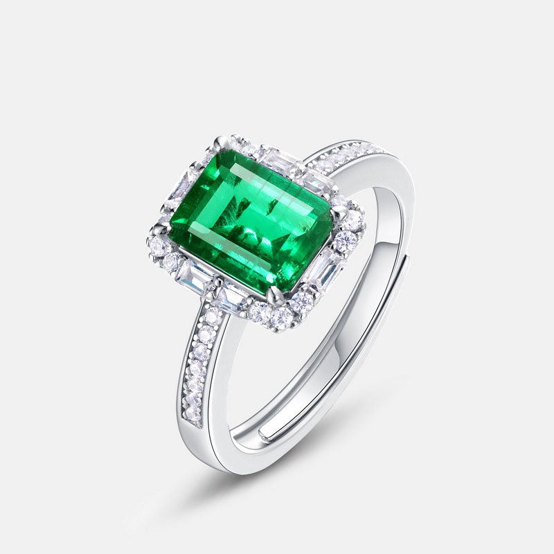 Luxurious Emerald Ring