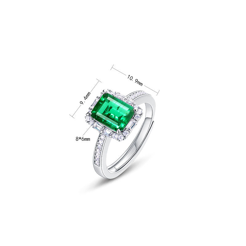 Luxurious Emerald Ring